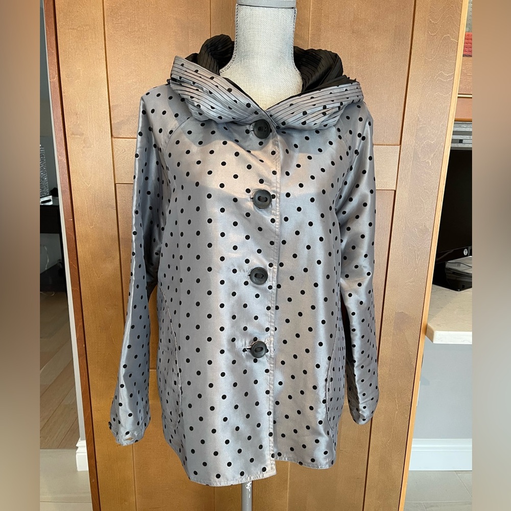 UBU Reversible Button-Up Rain Coat Black/Silver with Hood, Size S